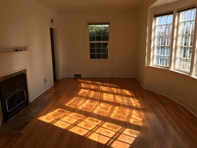 Photo - Near Downtown + WWU: 2 bdrm/1 bath house, in-unit laundry