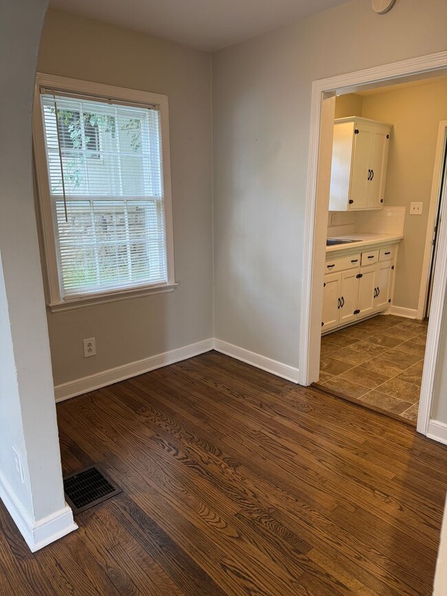 Photo - 2031 Benjamin St