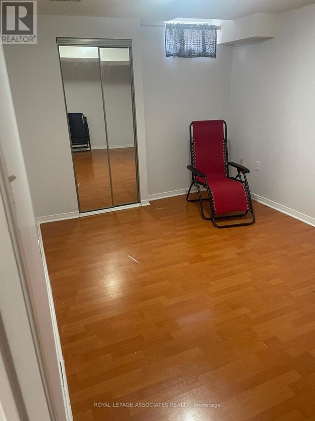 Photo - 435 Elson St