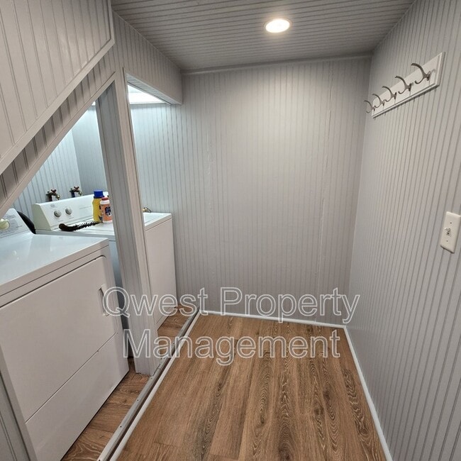 Photo - 701 Burton St SE Unit #2
