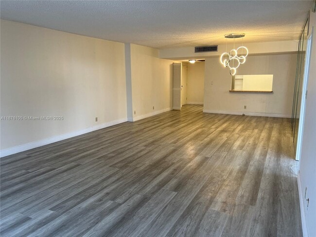 Building Photo - 2500 Parkview Dr Unit 1214