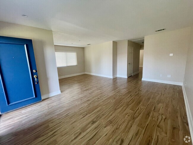 Building Photo - Gorgeous 2bdrm 2 bath home in Anaheim. Unit 34