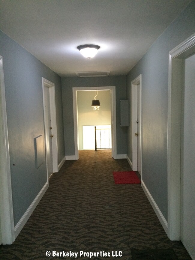 1621 7th St W