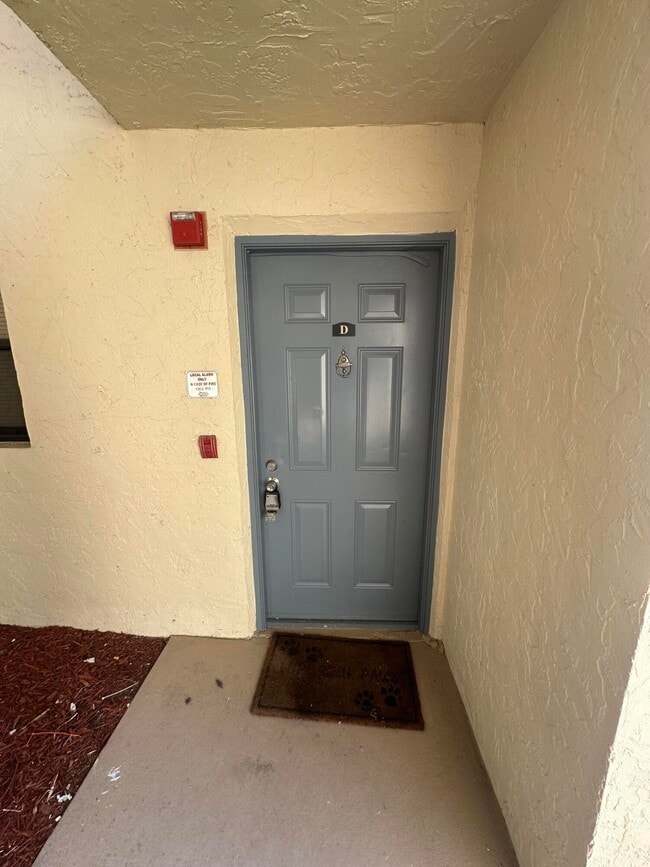 Photo - 1475 Lake Crystal Dr Unit D