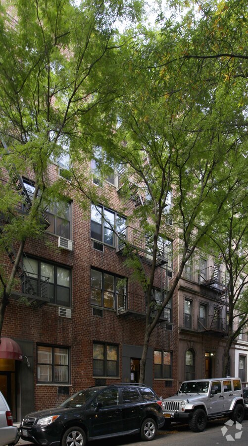 Foto principal - 328 E 90th St