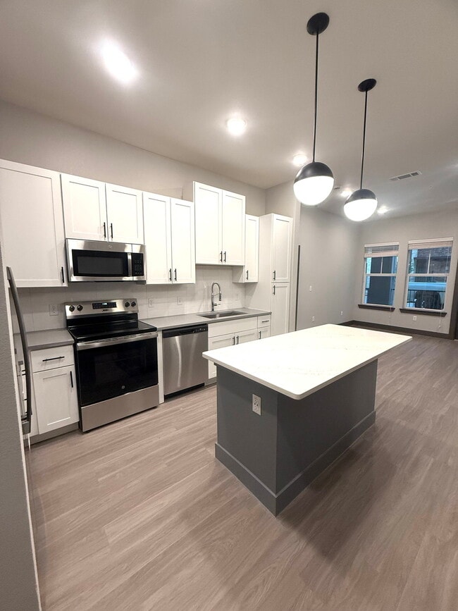 Building Photo - 400 W 5th St Unit 3110 Rental
