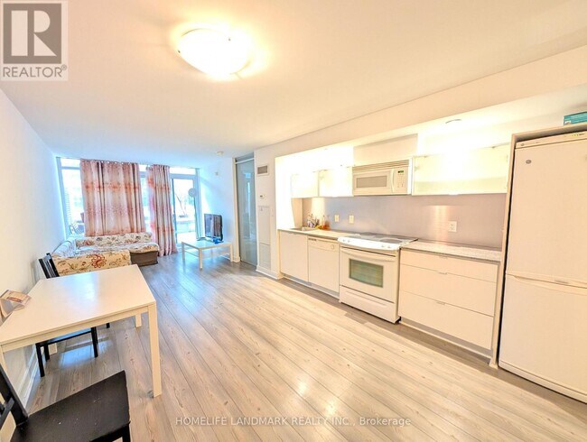Photo - 705-4k Spadina Ave. Unit 225