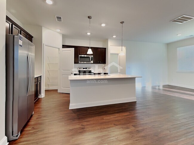 Photo - 606 Rivermist Dr