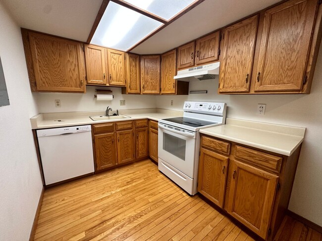 Charming 1-Bedroom Condo with Great Amenities - Charming 1-Bedroom Condo with Great Amenities
