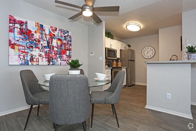 2BR, 2BA - 883 SF