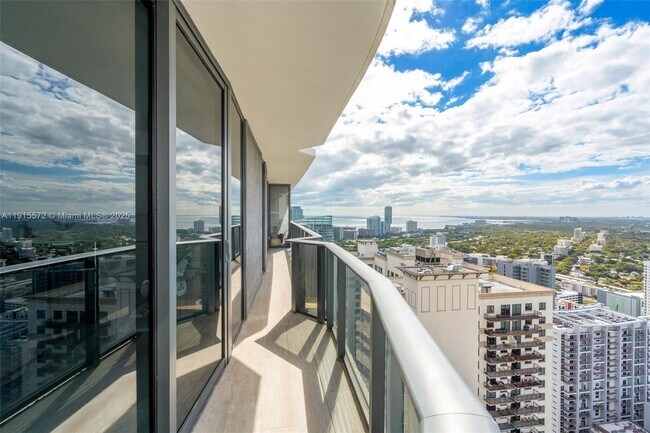 Photo - 55 SW 9th St Unidad 4008