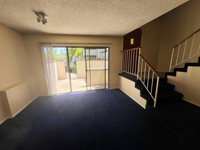 Photo - 109 E Rosewood Ct