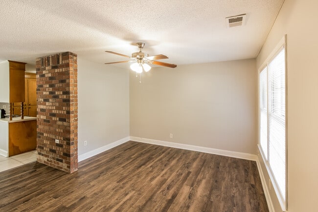 Photo - 210 Elliott Dr