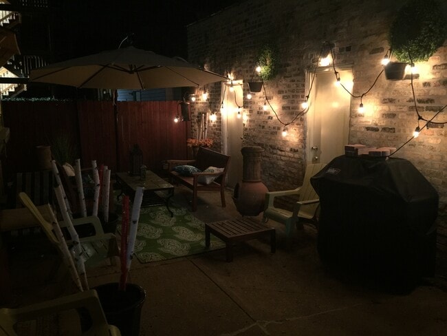 Outdoor Grilling , game watching , gathering for small events. - 6423 N Claremont Ave Unit # 1