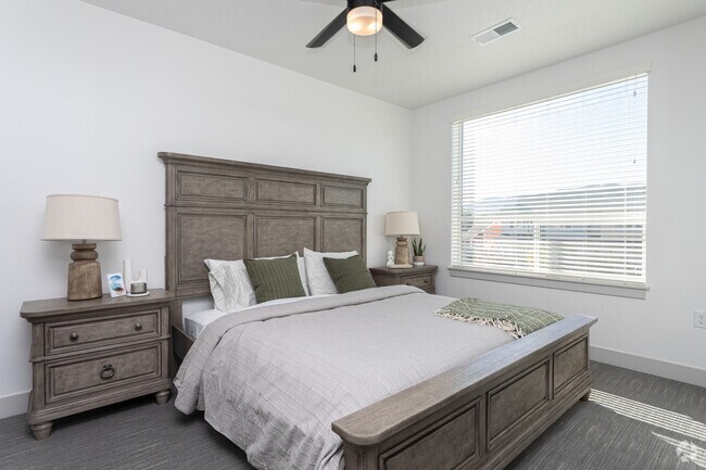 2BR, 2BA - 1,034SF