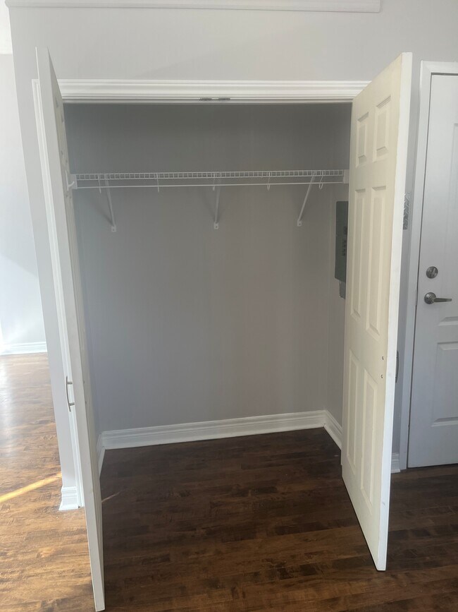 Photo - Bachelor _ Queen and Broadview Unit 206