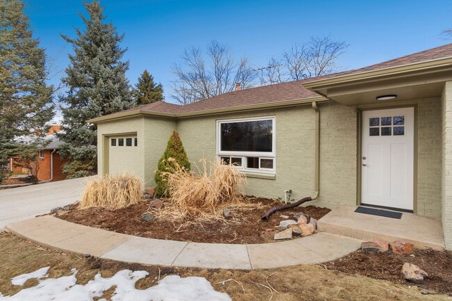 Photo - 4210 Balsam St