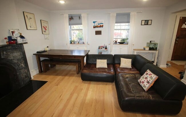 Photo - 422 Hudson St Unit 1