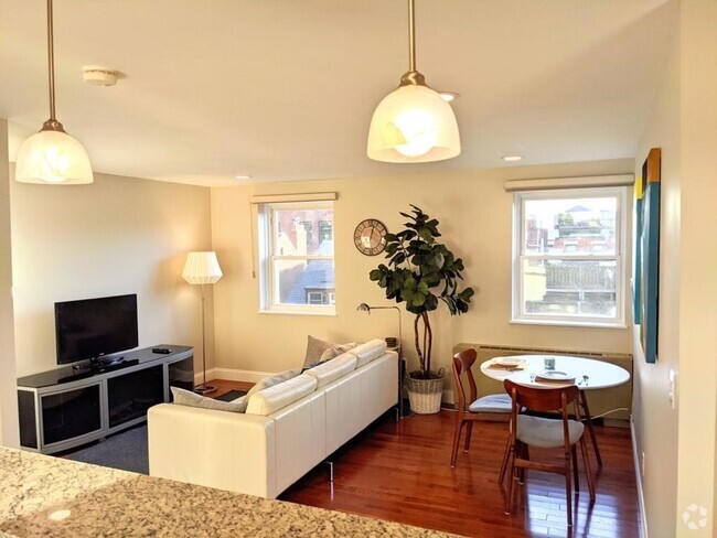 Building Photo - 28 Bowdoin St Unit #5A Rental