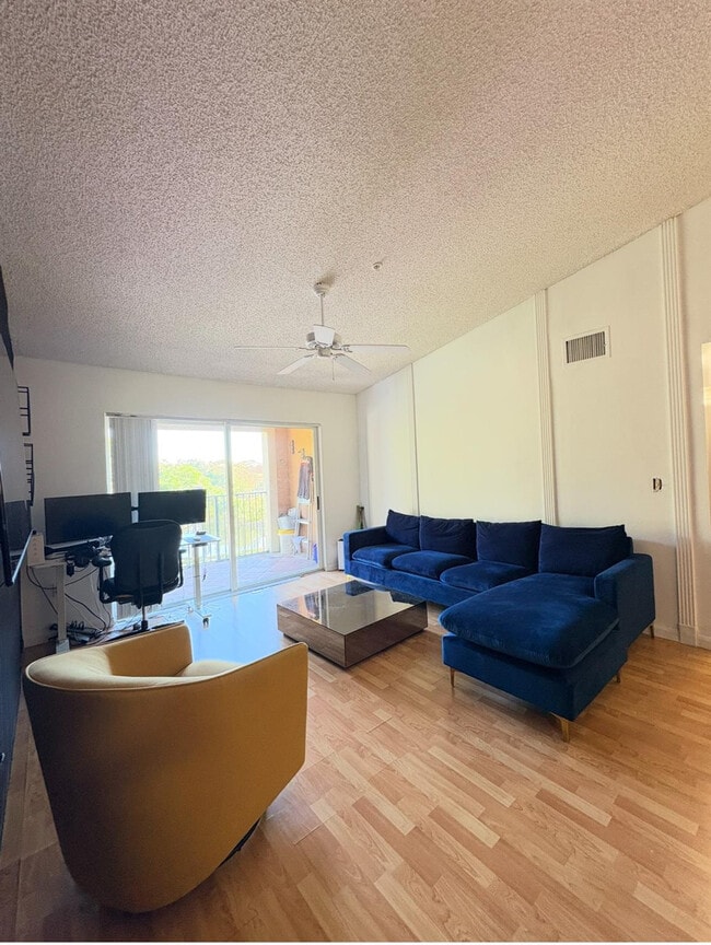 Building Photo - 4808 State Rd Unit 304