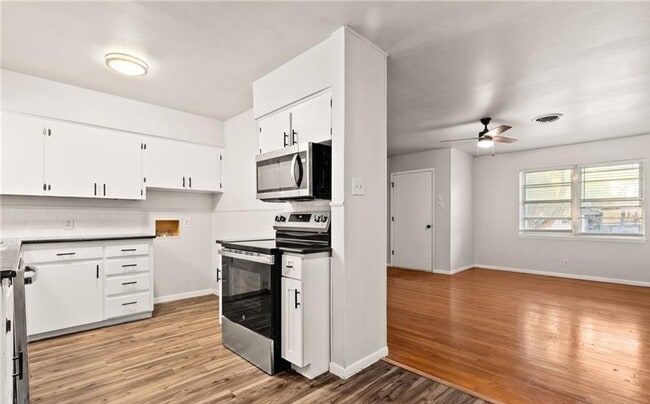 Photo - Renovated 4-bedroom 1.5 bathroom home!  Housing accepted! MOVE-IN SPECIAL!
