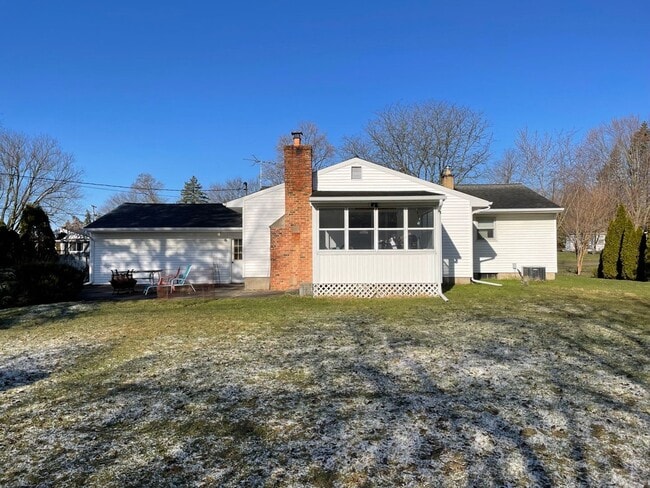 Photo - Beautiful 4 bedroom in Forest Hills