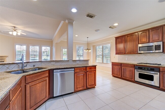 Photo - 5802 Horseshoe Falls