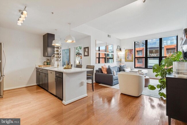 Photo - 1001 L St NW Unit 908