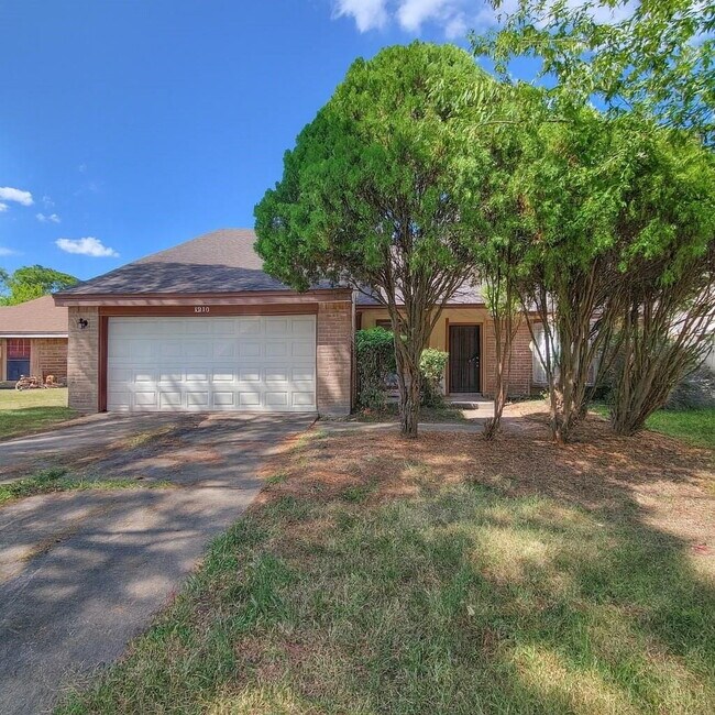 Building Photo - "Charming 3-Bed, 2-Bath Gem in Missouri City - Your Ideal Home Awaits!"