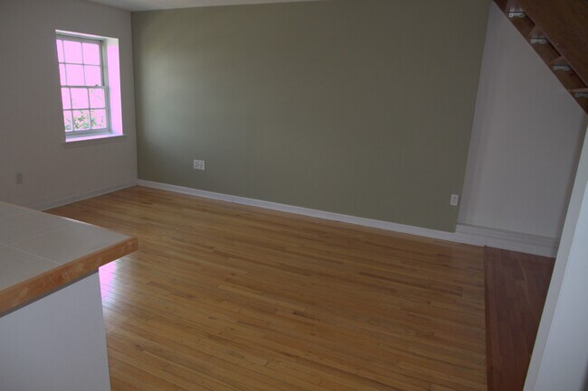 APARTMENT 3F - 524-525 S Front St