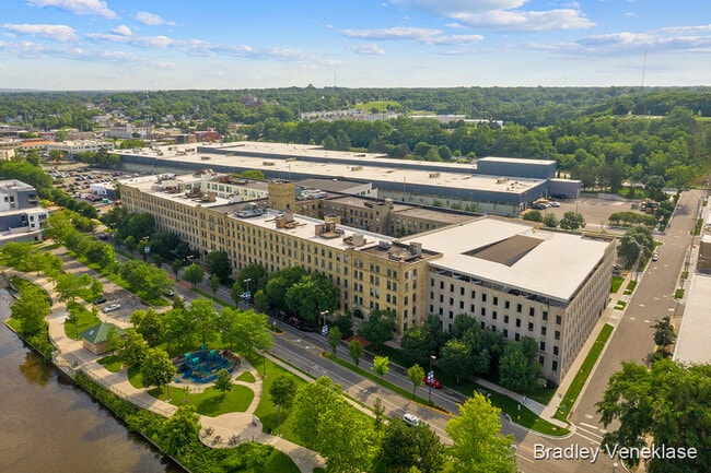 Photo - 940 Monroe Ave NW Unidad 356