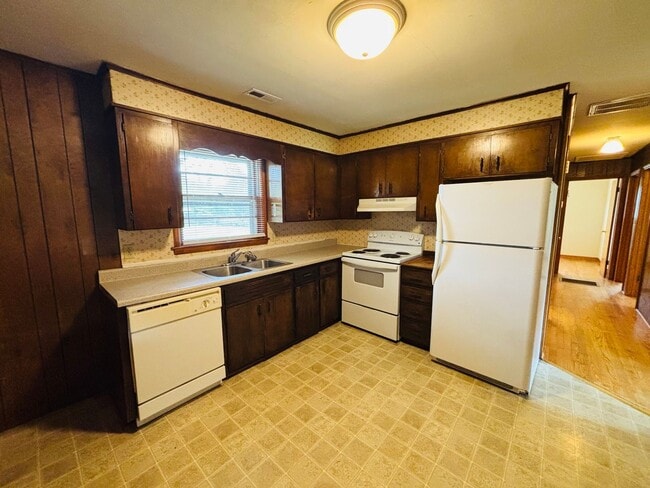 Photo - 1504 Thomas Ln