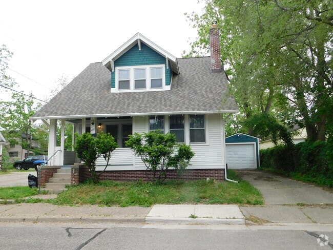Building Photo - 310 Olive St Rental