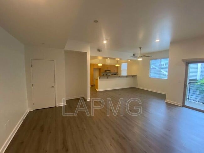 6428 Woodley Ave