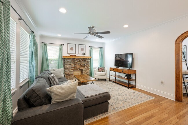 Photo - 1811 Marshall St