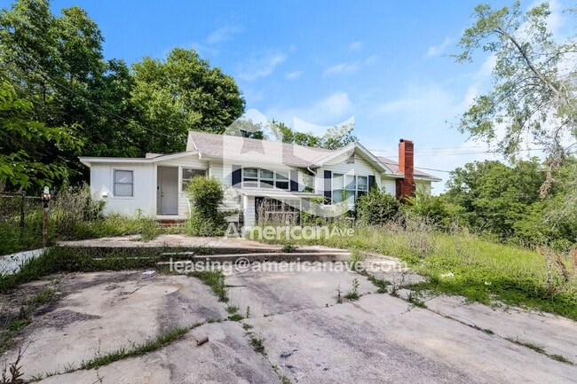 Building Photo - 820 Clover Dr