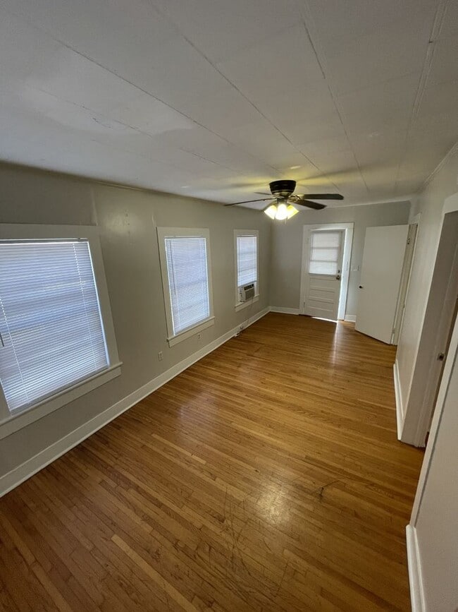 Photo - 609 Jefferson Blvd Unit B