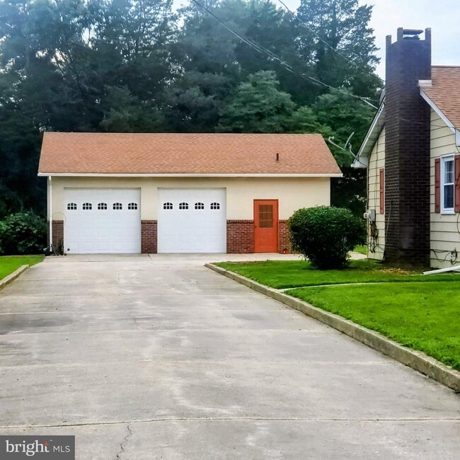 2024 Beverly Dr