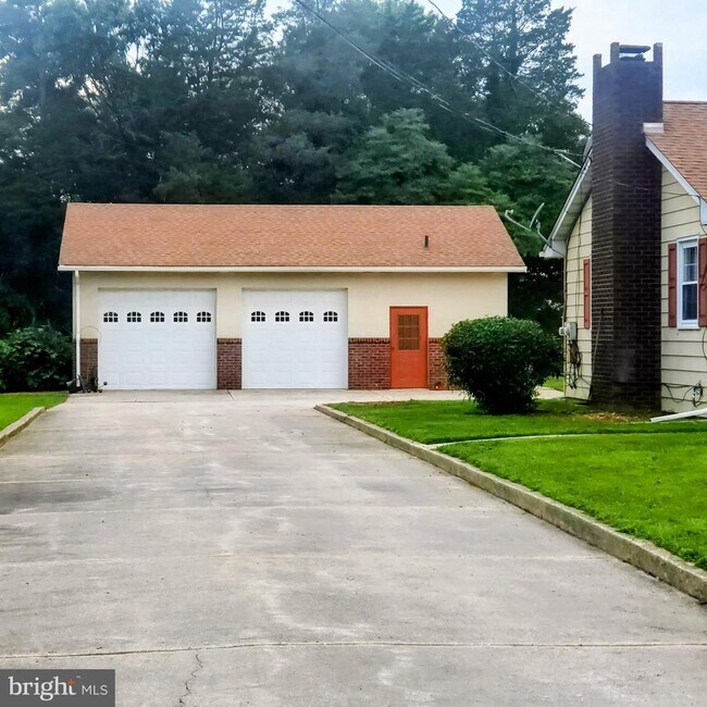 Photo - 2024 Beverly Dr