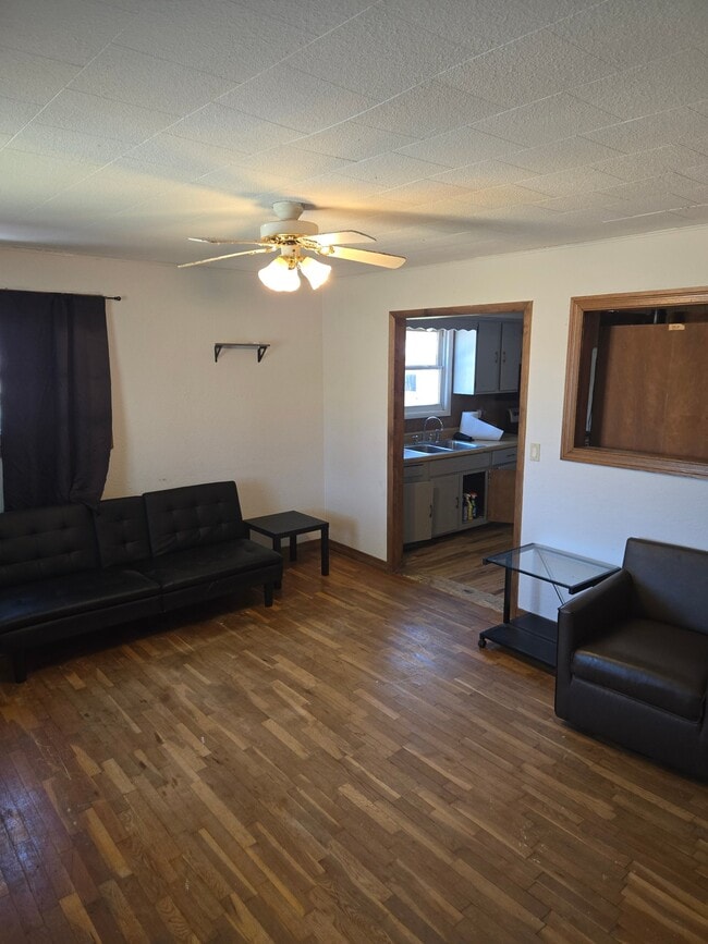 Photo - 503 N Miller St
