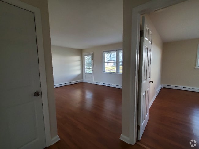 Building Photo - 24 Beaver Ave Rental