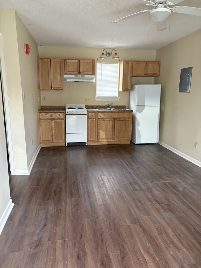 Living room/kitchen - 103 Brutus Dr Apartments Unit B