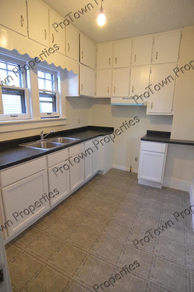 Photo - 609 Ida St