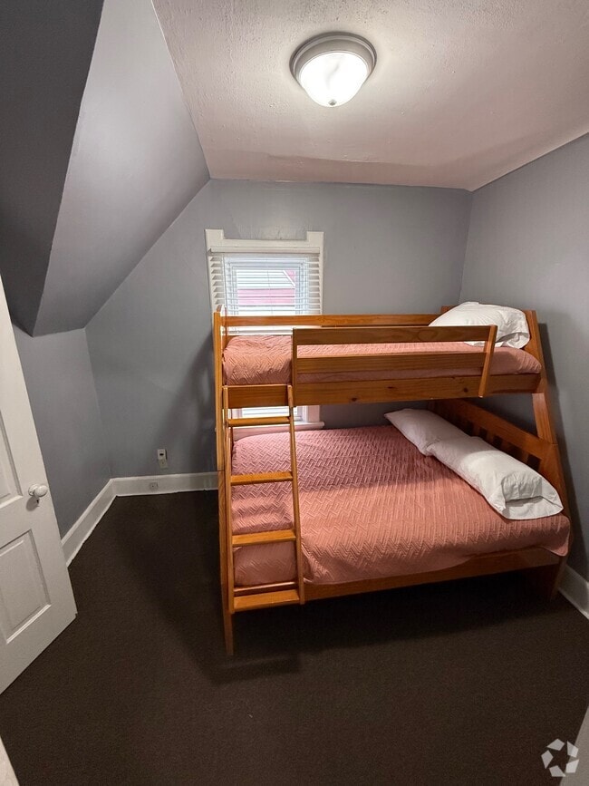 Building Photo - 206 N 37th St Rental