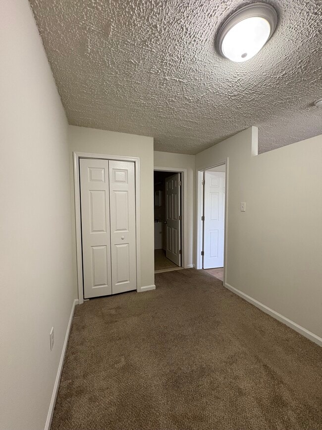 Photo - Riveredge Square Apartments