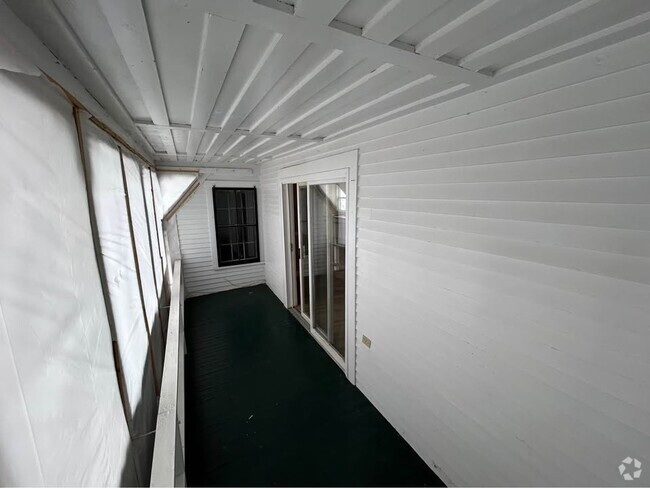 Building Photo - 323 Pine St Unit 3 Rental