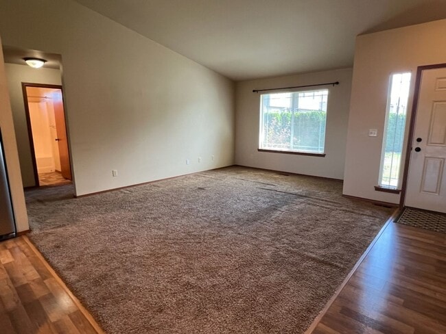 Photo - Beautiful 3 bed/2 bath home with garage, a/c and private covered patio!