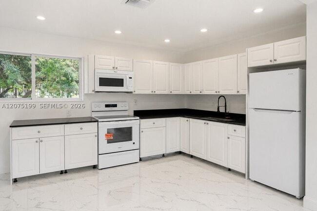 Photo - 901 NW 116th St