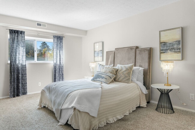 THE VANTAGE APARTMENTS