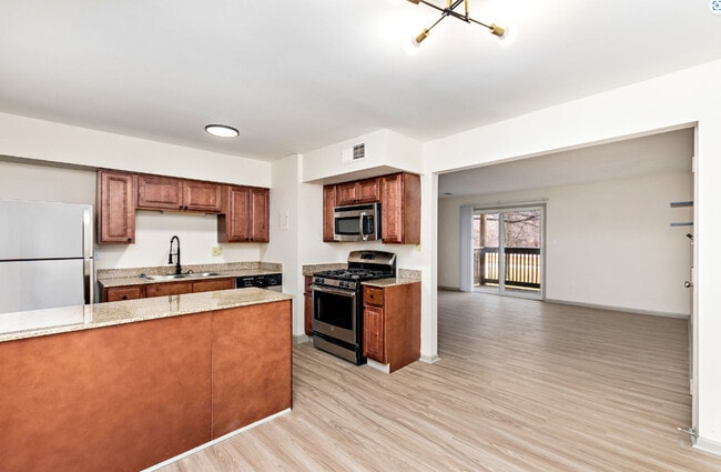 Oval Spring Apartments